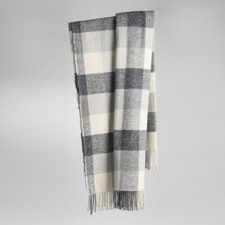 Art. Dama Tweed Blanket with fringes